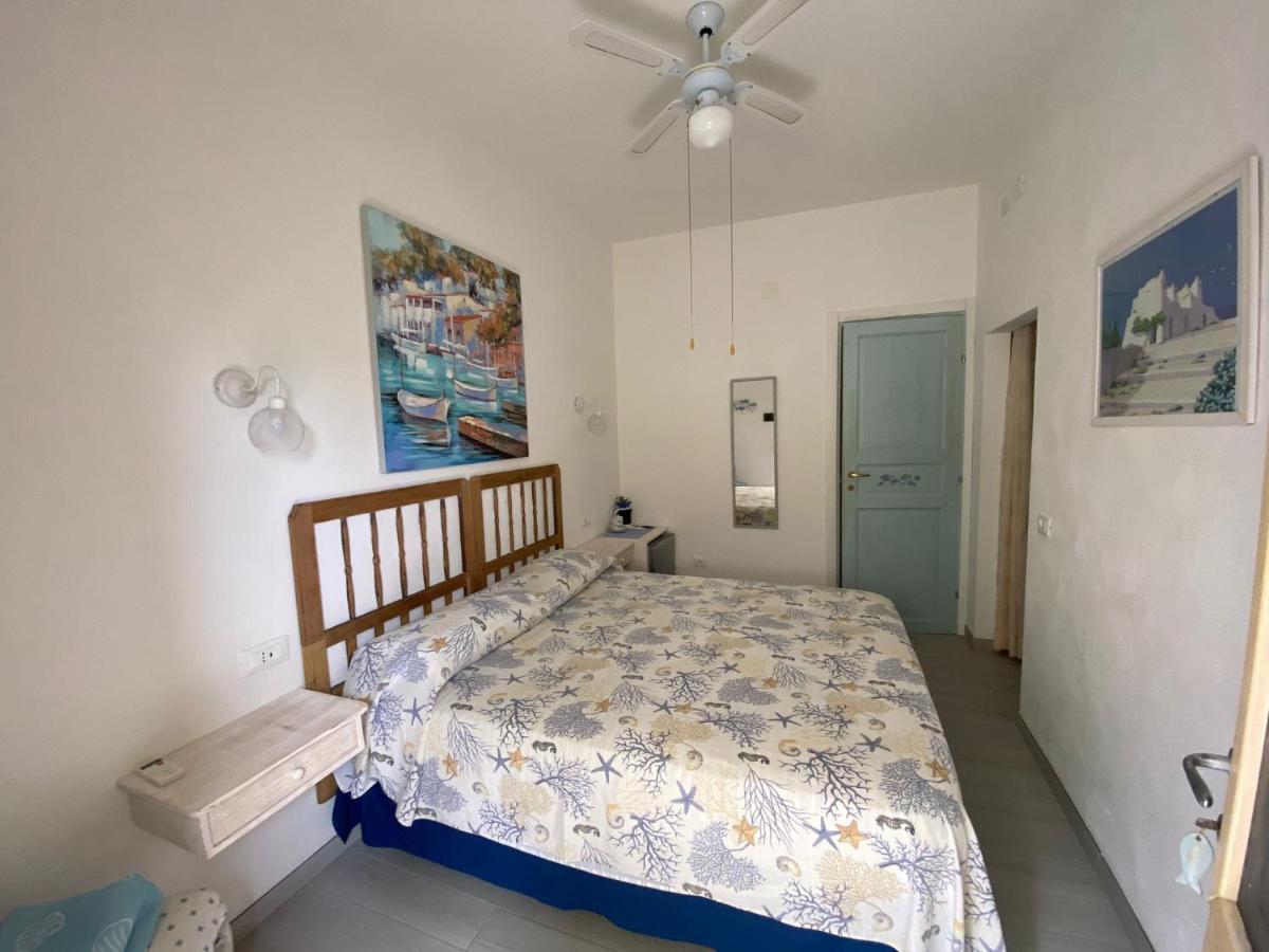 B&B A Due Passi Dal Mare Бая Сардиния Екстериор снимка